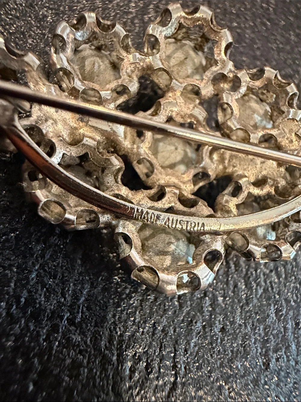 AustrianCrystal Cluster Brooch - Clear Rhinestone Fashion Pin